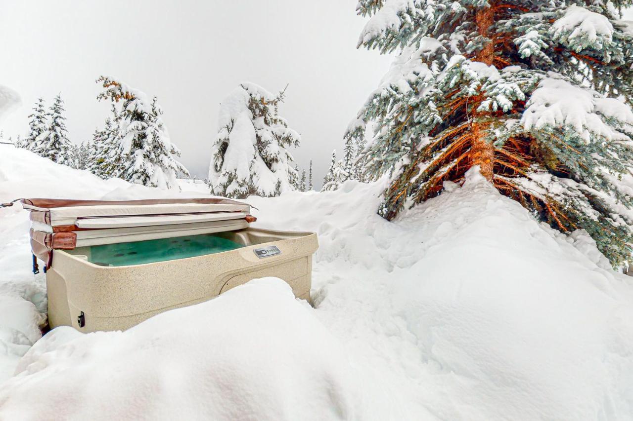 Snow Pines & Ice And Cozy Βίλα Big White Εξωτερικό φωτογραφία